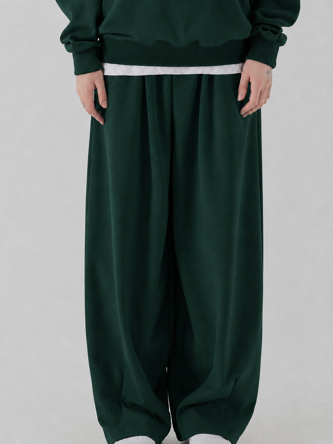 ESSENTIAL BAGGY SWEAPANTS (OLIVE)